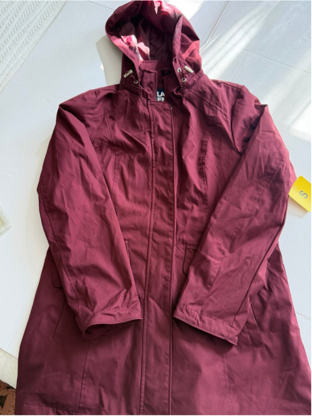 Lands End burgundy women's hooded raincoat with front zipper and pockets S NWT